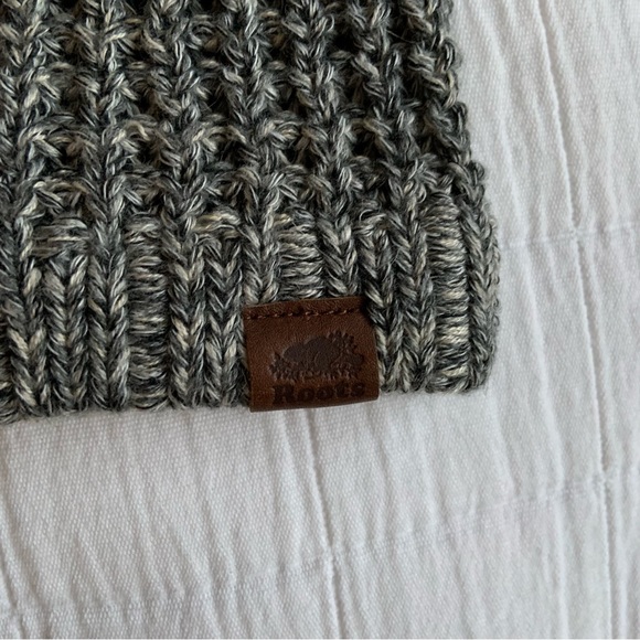 ROOTS - grey waffle toque - Picture 2 of 2